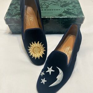 7 1/2 AA Stubbs and Wootton Navy Blue Sol y Luna Velvet Loafers. So chic